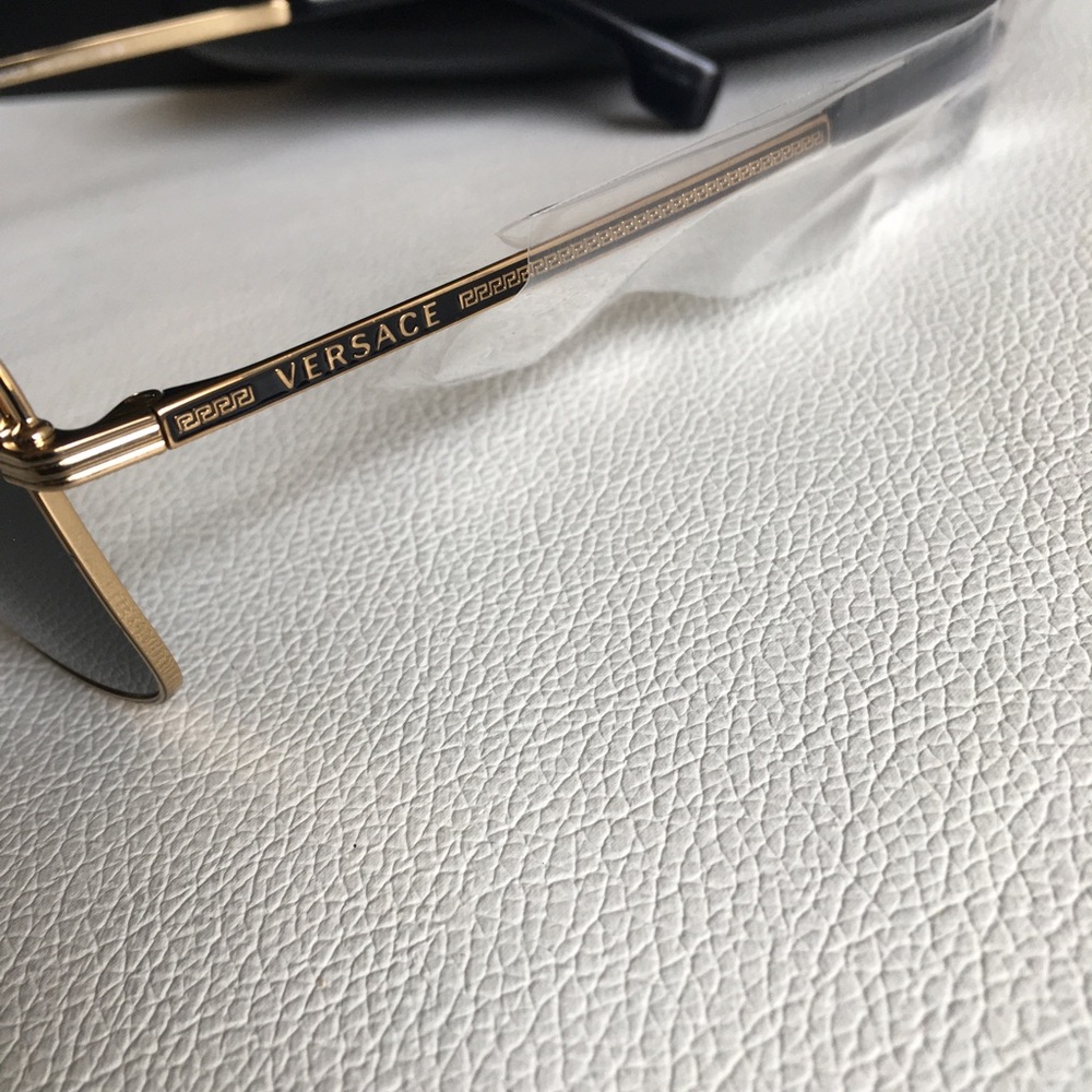 VERSACE Dark Grey Rectangular Men’s Sunglasses VE2242 100287 61 - Picture 2 of 14